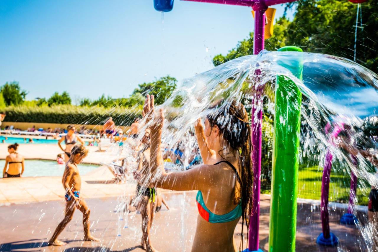 Camping la Sousta**** Remoulins Exteriér fotografie